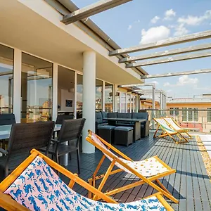  Apartment Luxury With Balcony In Downtown Hungary